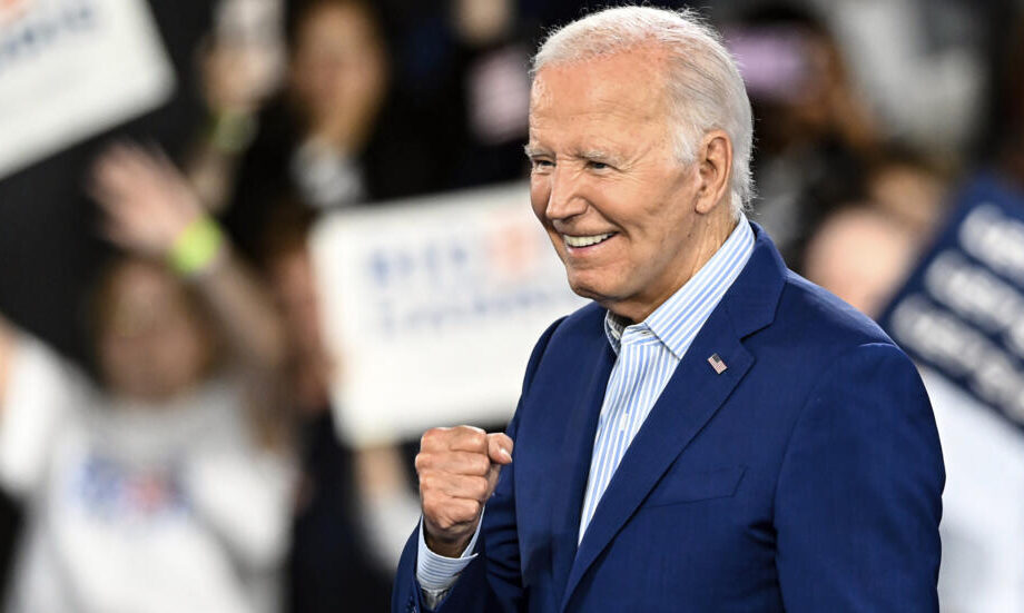 Biden insiste en una carta a congresistas que seguirá en la contienda contra Trump