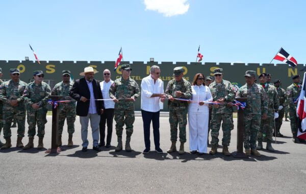 Luis Abinader inaugura nuevas instalaciones del Ejército en Dajabón