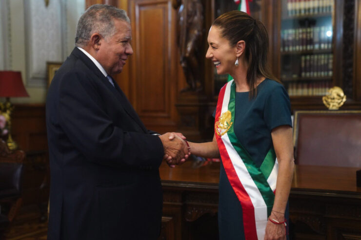 Juan Bolívar Díaz presenta cartas credenciales en México
