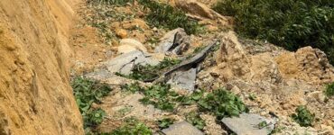 Derrumbe provoca cierre de carretera -Samangola-Boca de Nigua, San Cristóbal