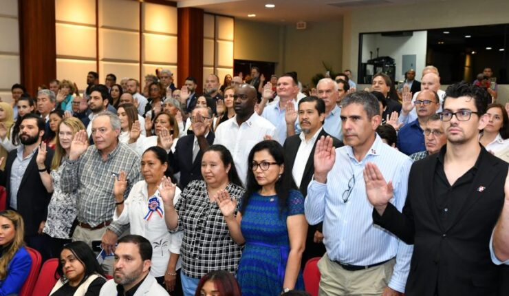 Faride Raful juramenta 82 nuevos extranjeros que asumieron la nacionalidad dominicana