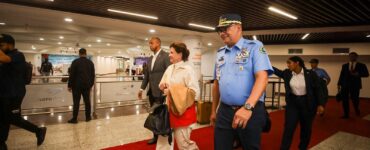 Raquel Peña regresa al país tras representar a RD en misa de inicio del pontificado.FUENTE EXTERNA