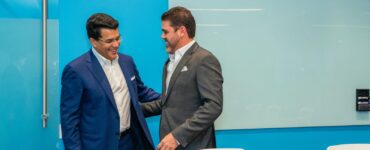 David Collado Visita A Ignacio Mayer Ceo de Univisión y visualizan traer un premio al país