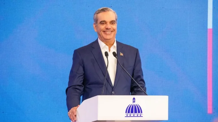 Abinader dice que su compromiso es velar por la "democracia y transparencia" dentro del PRM