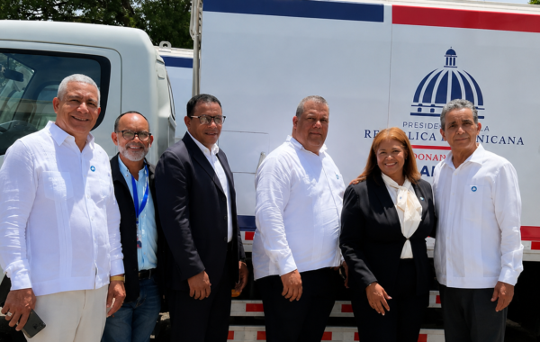 Gobierno entrega cinco camiones recolectores de basura a comunidades de San José de Ocoa