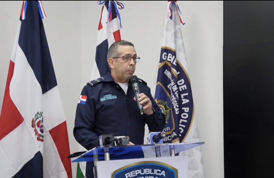 Policía Nacional recupera 21 televisores robados en Bayaguana y apresa a dos presuntos implicados