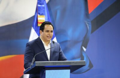 Abinader rechaza renuncia de Manuel Conde y le pide continuar en la Escuela Política del PRM