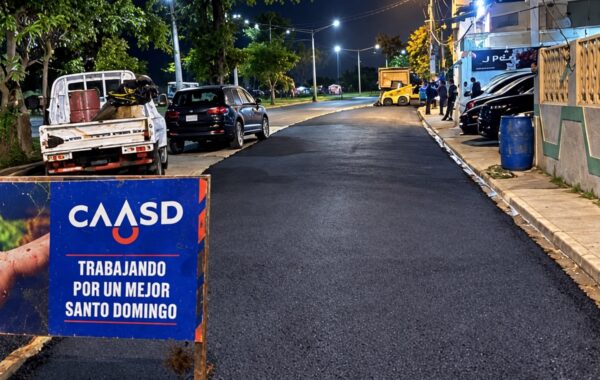 CAASD asfalta 12 mil metros cuadrados de calles luego de trabajos para optimizar servicio en distintos sectores