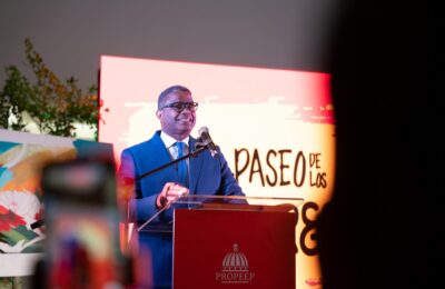 Propeep inaugura exposición “Entre Muros y Colores” y presenta segunda edición del álbum sobre el Paseo de los Colores