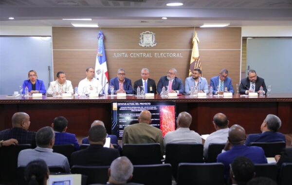 JCE da seguimiento al proceso de cedulación en reunión con delegados de partidos políticos