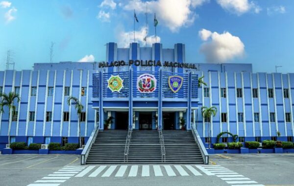 Policía Nacional e INACIF levantan osamenta hallada dentro de cisterna en Manganagua, Distrito Nacional
