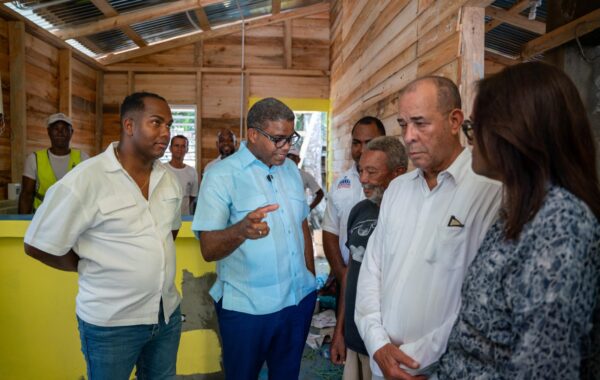 Propeep, junto a otras instituciones, inicia plan de intervención de casas, peatonales y entrega canchas deportivas en Sánchez