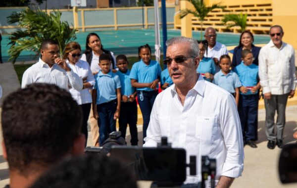 Presidente Abinader: «A ese grupo de antisociales con órdenes de arresto que se entreguen las autoridades ya los tienen ubicados y los están buscando»