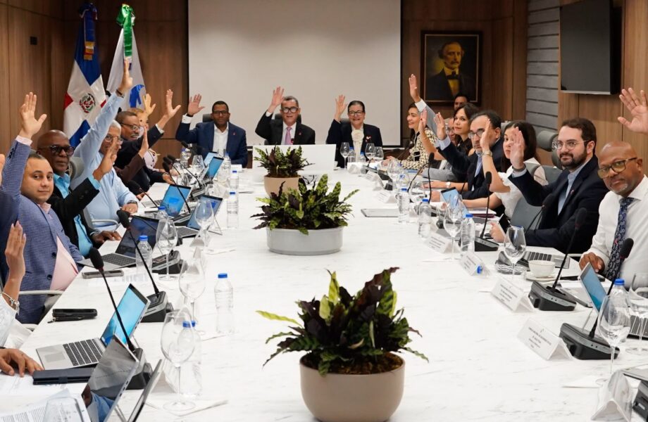 CNSS logra cobertura del 100 % para 13 medicamentos de alto costo mediante el FOMAC