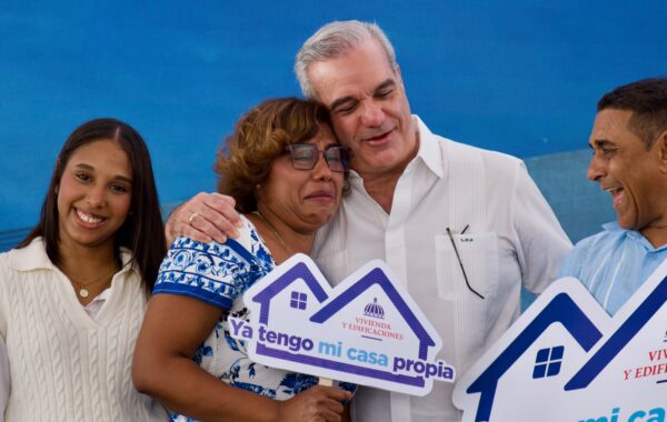 Presidente Abinader y ministro Jean Luis Rodríguez entregan segunda etapa del Residencial Laderas del Este en Guerra