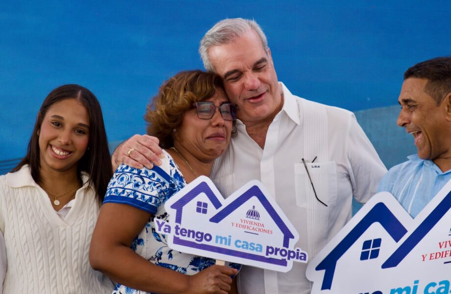 Presidente Abinader y ministro Jean Luis Rodríguez entregan segunda etapa del Residencial Laderas del Este en Guerra
