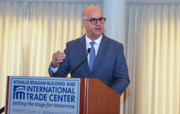 Igor Rodríguez muestra avances de la aviación civil dominicana en Washington