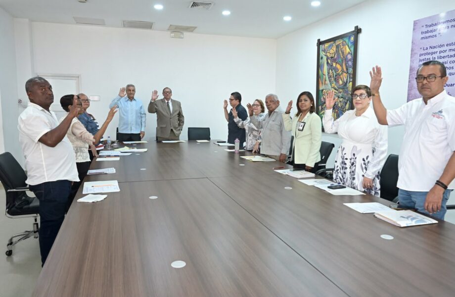 Ministerio de Trabajo anuncia aumento salarial de 25 % para operadores de máquinas pesadas del área agrícola