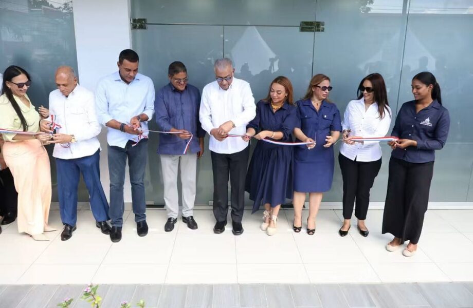 Andrés Bautista compara atención de Abinader con anteriores gobiernos durante inauguración del INTRANT en Moca