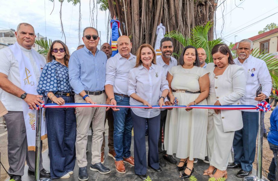 Carolina Mejía completa 231 parques y plazas entregados en la capital