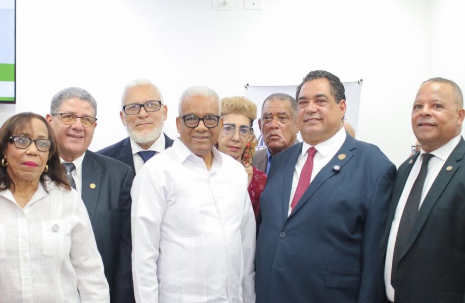 Gobierno otorga pensiones de RD$40,000 y seguro médico a notarios