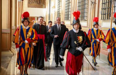 Presidente Abinader y secretario de Estado de la Santa Sede, Pietro Parolin abordan asuntos de Estado y la situación internacional en el Vaticano