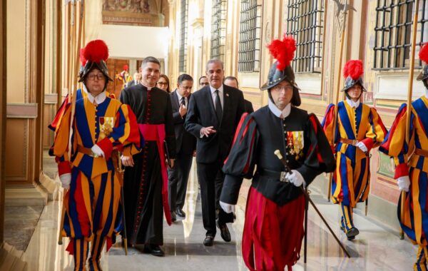 Presidente Abinader y secretario de Estado de la Santa Sede, Pietro Parolin abordan asuntos de Estado y la situación internacional en el Vaticano