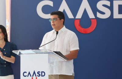 Fellito Suberví llama frenar desperdicio agua y reafirma compromiso de CAASD con corrección fugas y averías