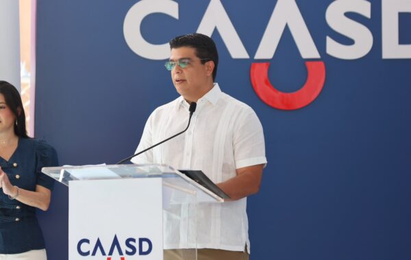 Fellito Suberví llama frenar desperdicio agua y reafirma compromiso de CAASD con corrección fugas y averías