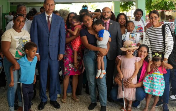 Presidente del Indotel promoverá acciones para inclusión digital de estudiantes con discapacidad de Escuela José Manuel Rodríguez Tavares