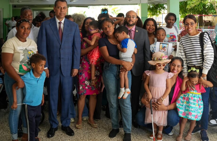 Presidente del Indotel promoverá acciones para inclusión digital de estudiantes con discapacidad de Escuela José Manuel Rodríguez Tavares