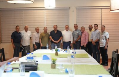 Agricultura inicia compra de 8 millones de libras de pollo para frenar caída de precios