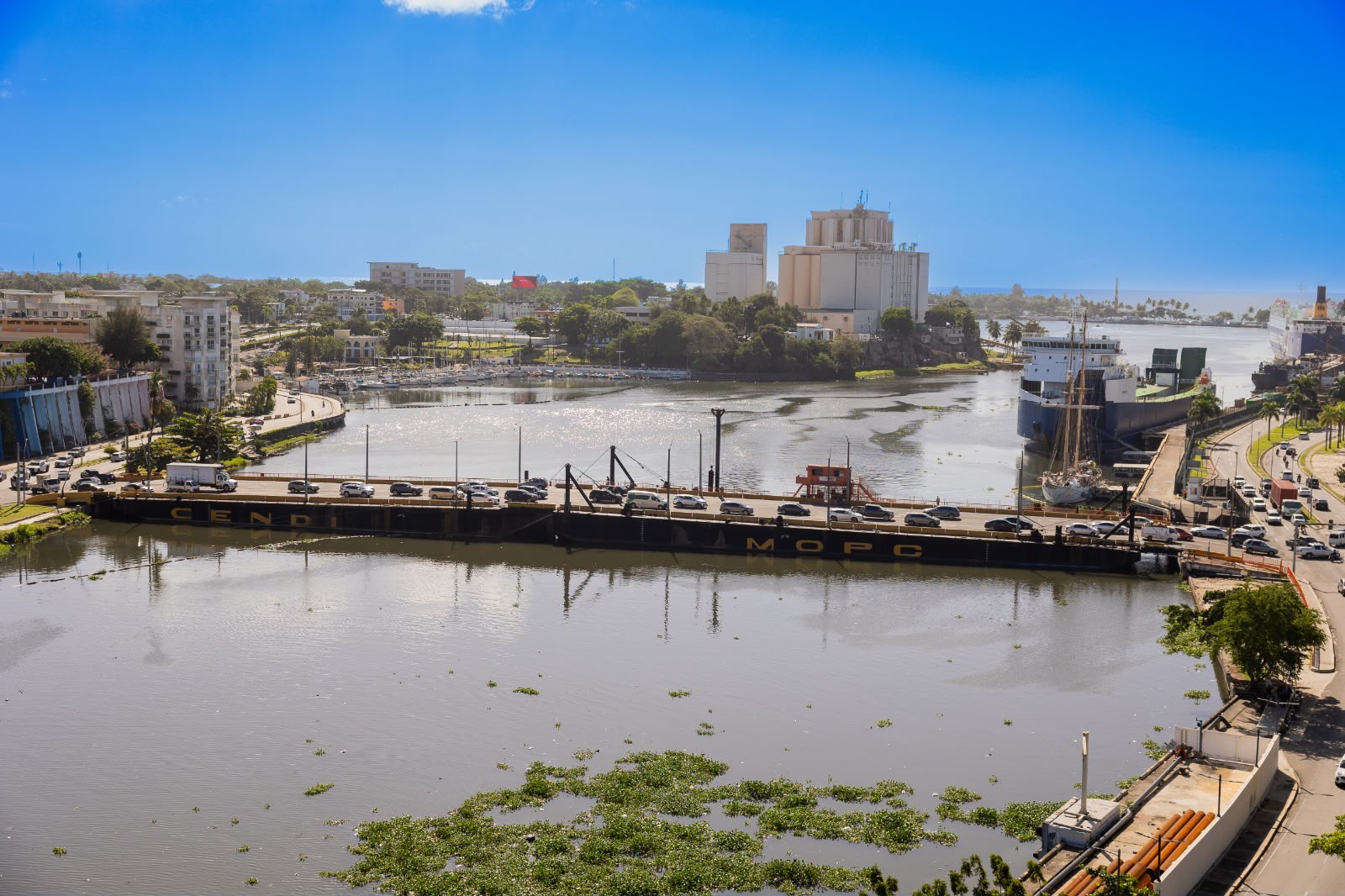 MOPC cerrará temporalmente el Puente Flotante este sábado por paso de embarcación