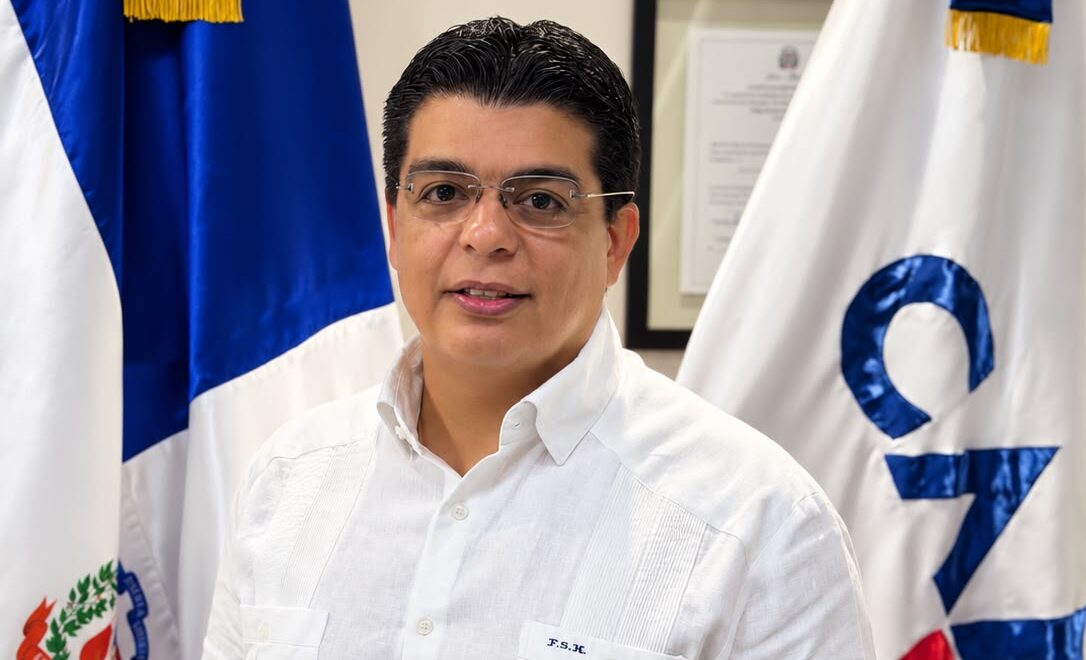Fellito Suberví llama a reportar fugas de agua y reparar averías para evitar desperdicio