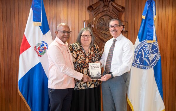 Rector de la UASD recibe a Isabel Rauber previo a la presentación de su libro sobre geopolítica del poder