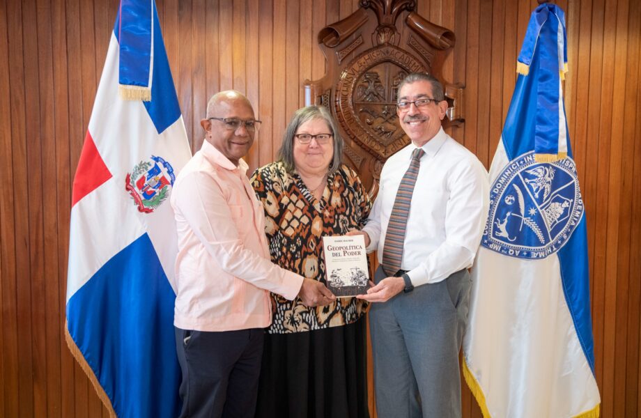 Rector de la UASD recibe a Isabel Rauber previo a la presentación de su libro sobre geopolítica del poder