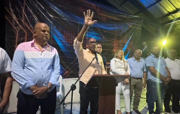 Agustín Burgos continúa organizando y fortaleciendo proyecto de David Collado en La Vega