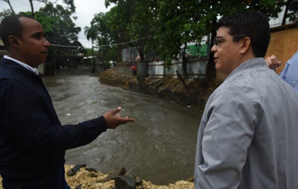 Fellito Suberví destaca respuesta del drenaje en Guajimía ante fuertes lluvias