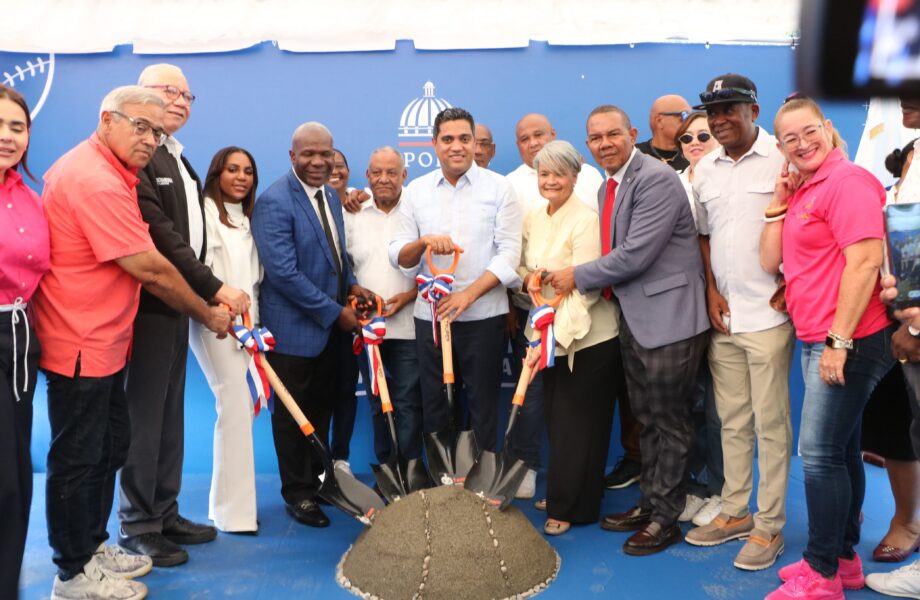 Ministro Kelvin Cruz inicia construcción de moderno play de béisbol en Consuelo, San Pedro de Macorís