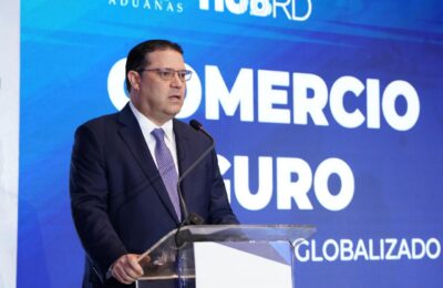 Yayo Sanz Lovatón firma alianza para impulsar la industria de semiconductores en RD