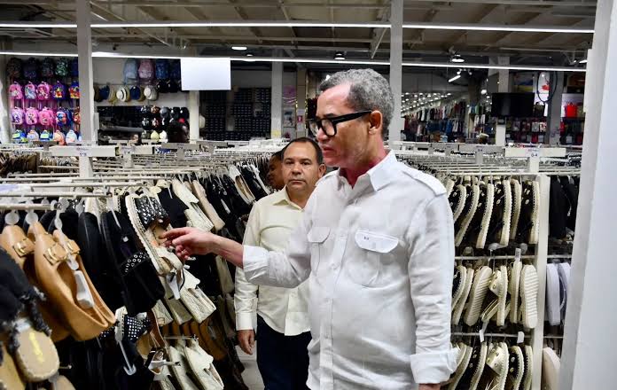 Ministerio de Trabajo inspecciona y sanciona 101 tiendas de inversionistas chinos por numerosas violaciones laborales 