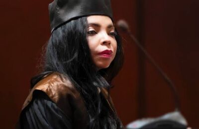 Yeni Berenice asegura que médicos no enfrentarán 60 años de prisión por errores en la práctica médica